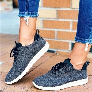Women’s Tom’s Cabrillo Canvas Lace Up Sneakers